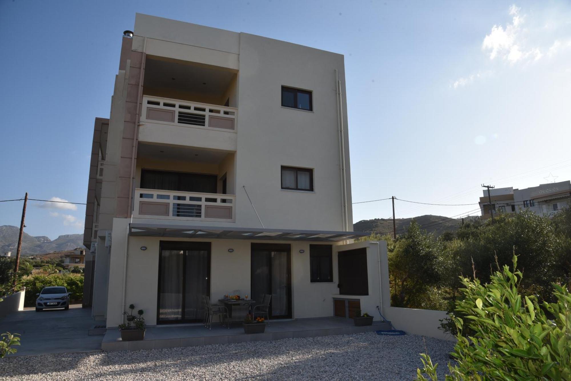 Pirgos Deluxe Apartment - Private Parking Kíssamos Екстериор снимка